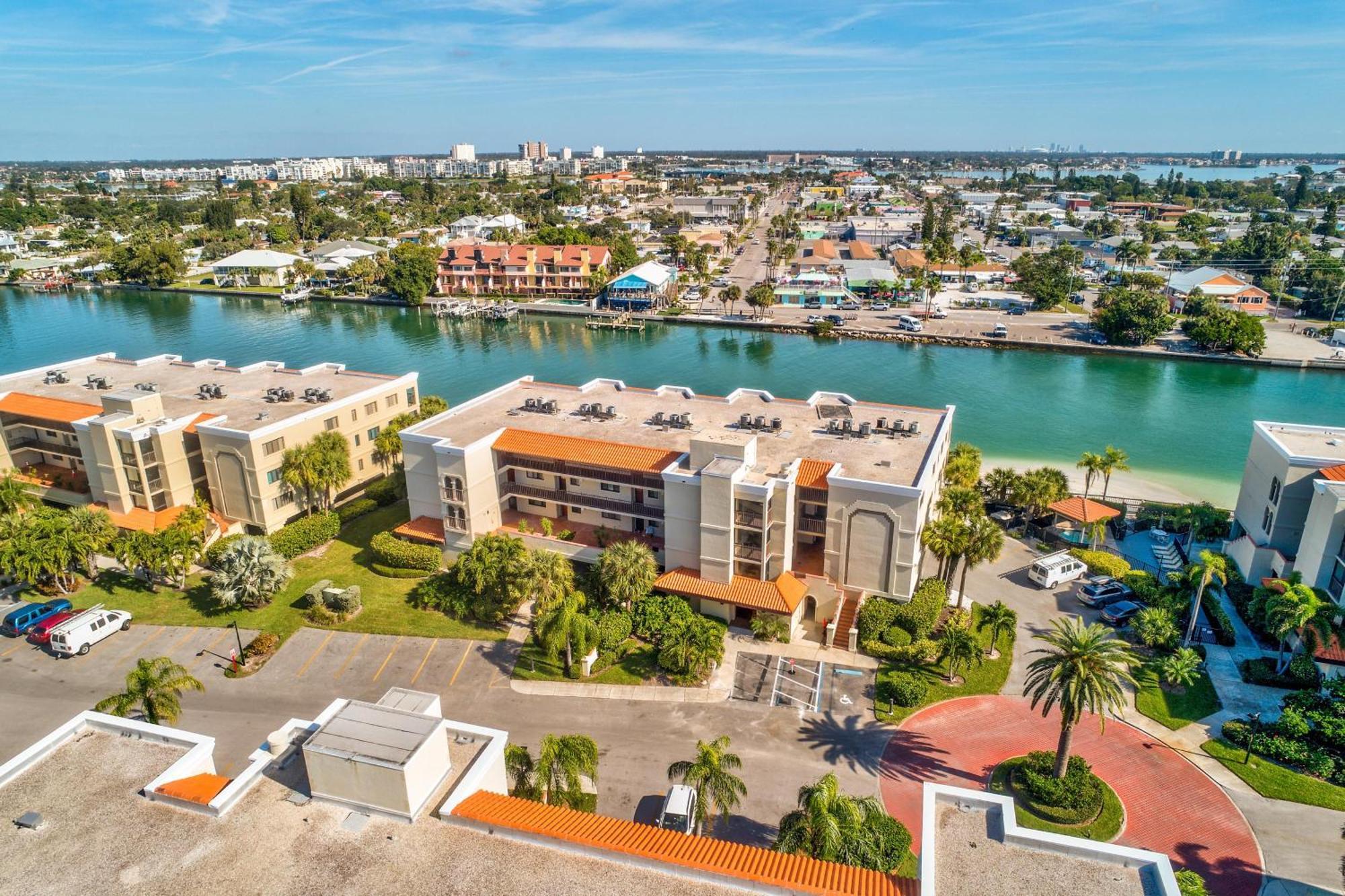 Land's End 4-404 Bay Front - Premier Villa St. Pete Beach Exterior photo