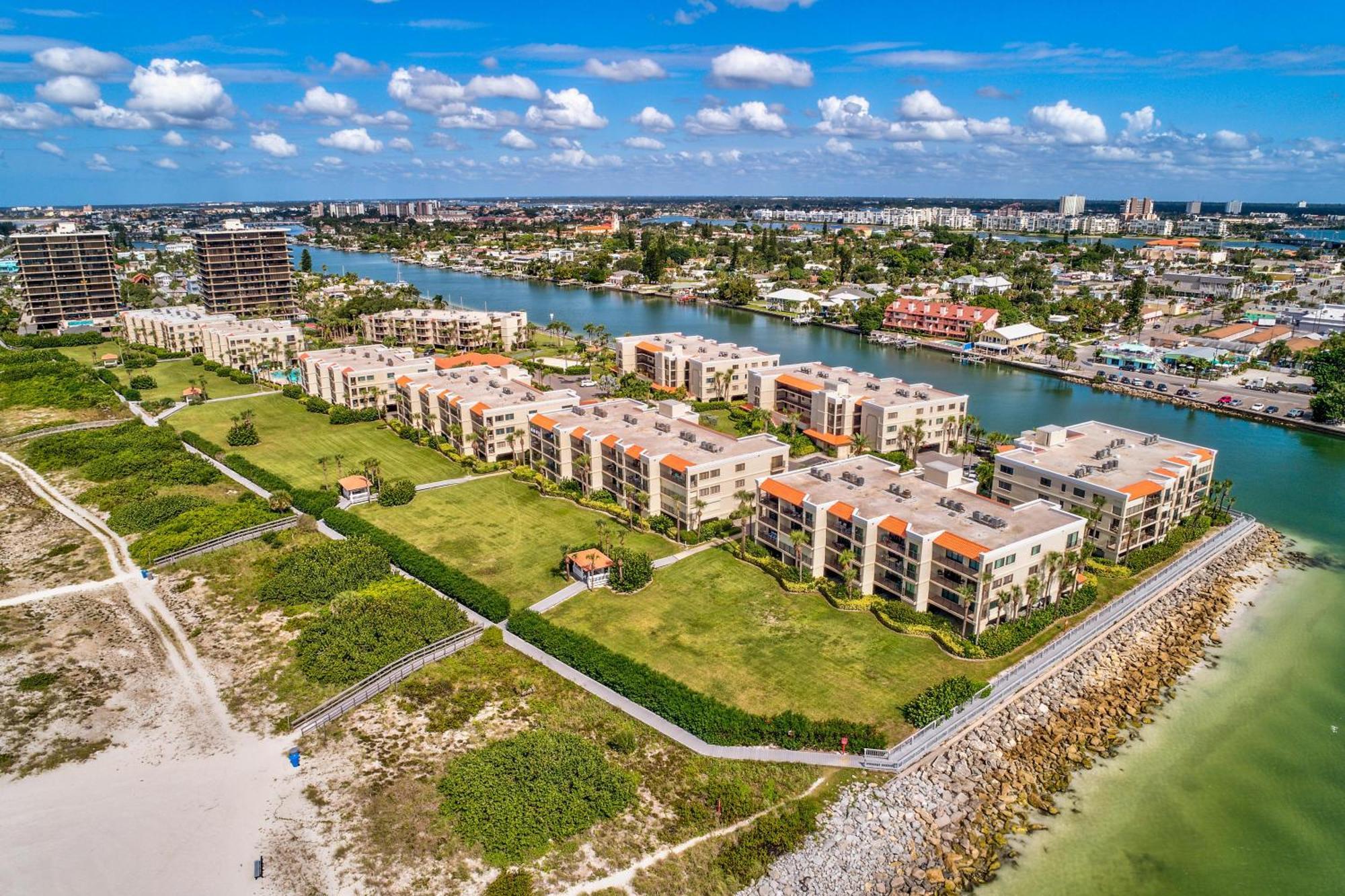 Land's End 4-404 Bay Front - Premier Villa St. Pete Beach Exterior photo